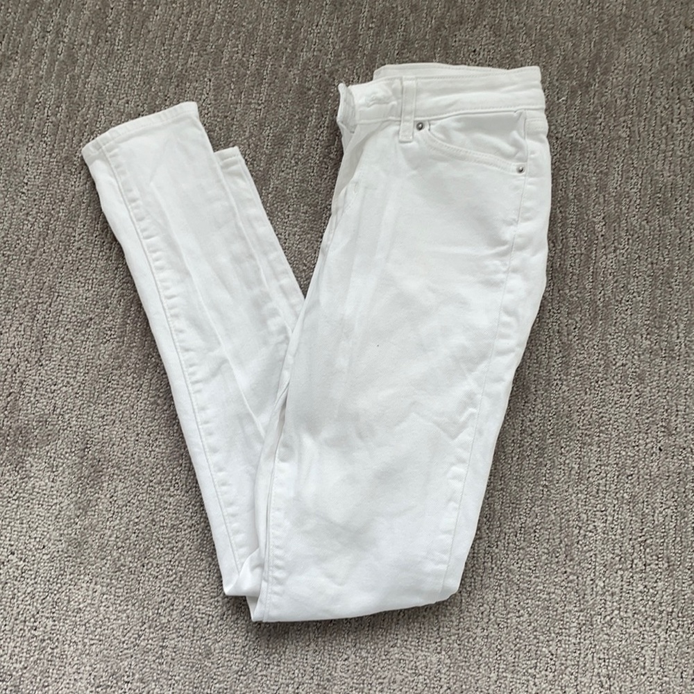 size 25 WHITE Levi jeans